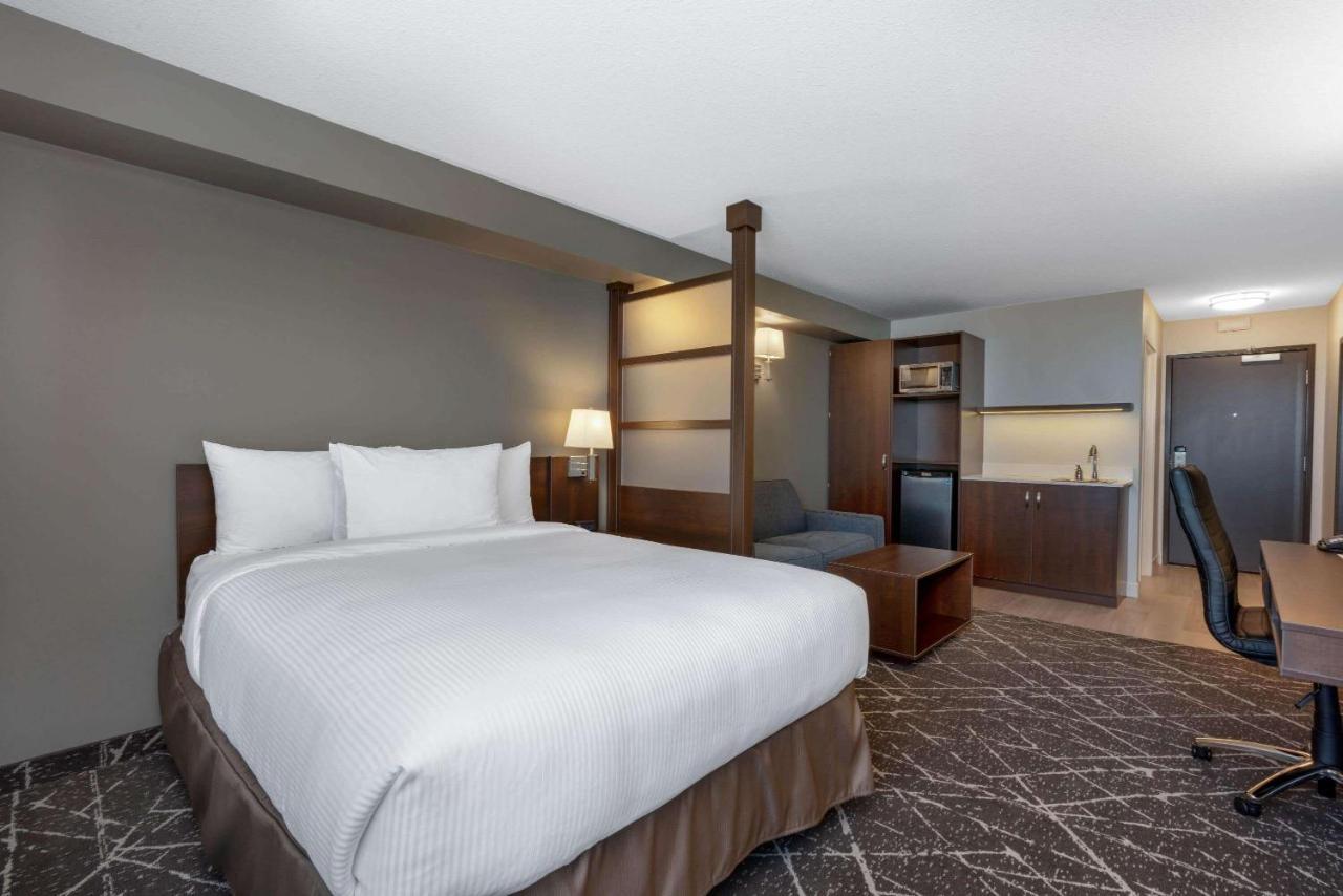 Microtel Inn & Suites By Wyndham Portage La Prairie Exterior photo
