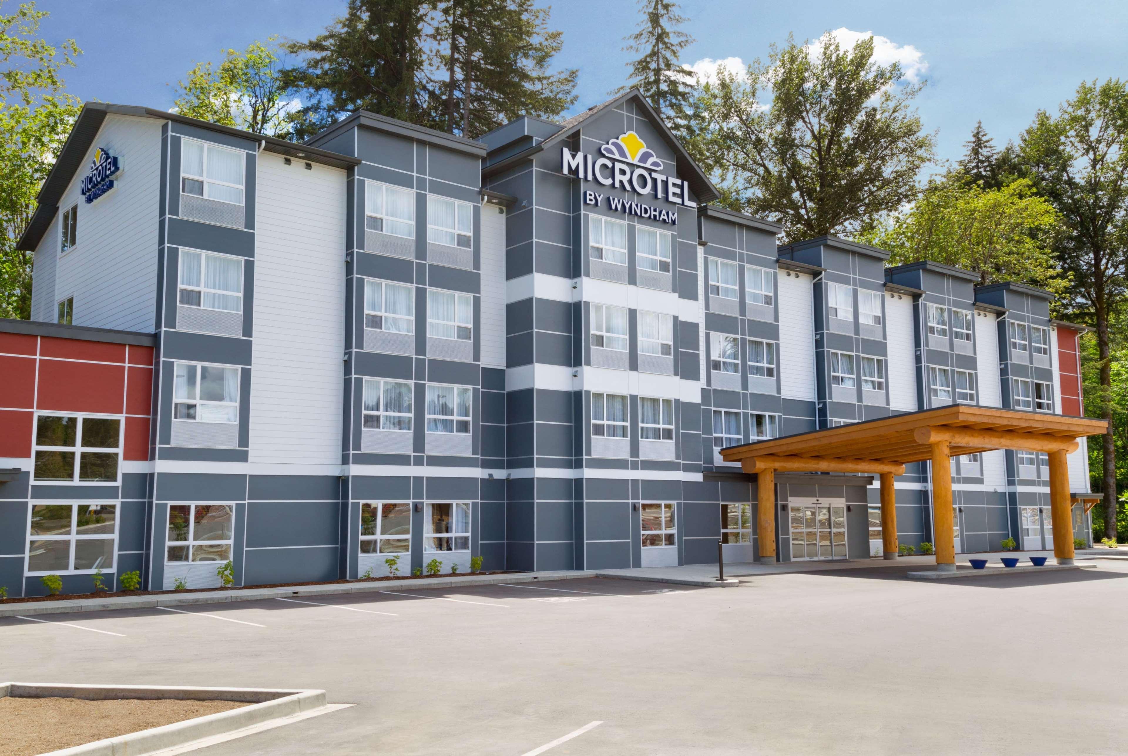 Microtel Inn & Suites By Wyndham Portage La Prairie Exterior photo